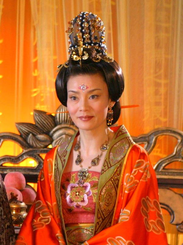 作为皇帝，他是个笑话，作为诗人，他是个神话