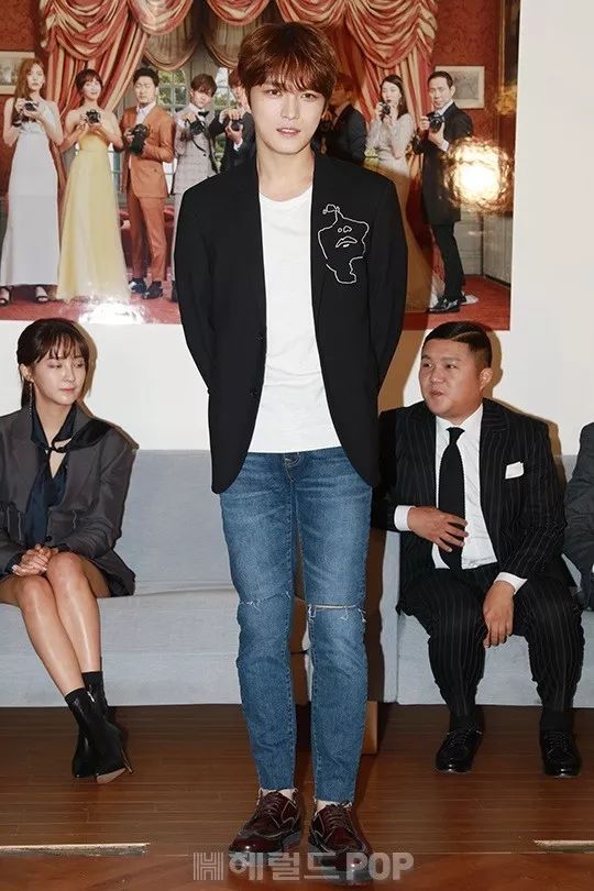 一周爱豆穿衣榜｜允儿领衔众女神短发潮郑氏姐妹一刚一柔美翻天