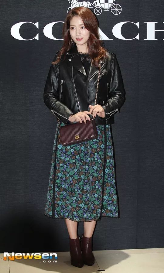 一周爱豆穿衣榜｜允儿领衔众女神短发潮郑氏姐妹一刚一柔美翻天