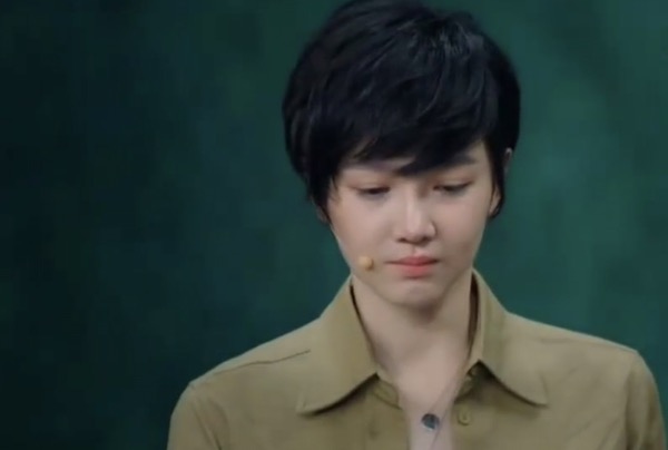 鹿晗和王俊凯站一起,17岁的王俊凯和鹿晗