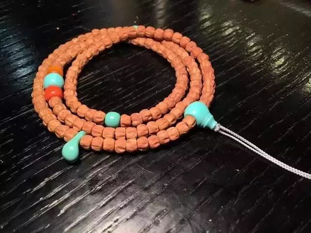 地摊手串为什么便宜,地摊手串为什么这么便宜