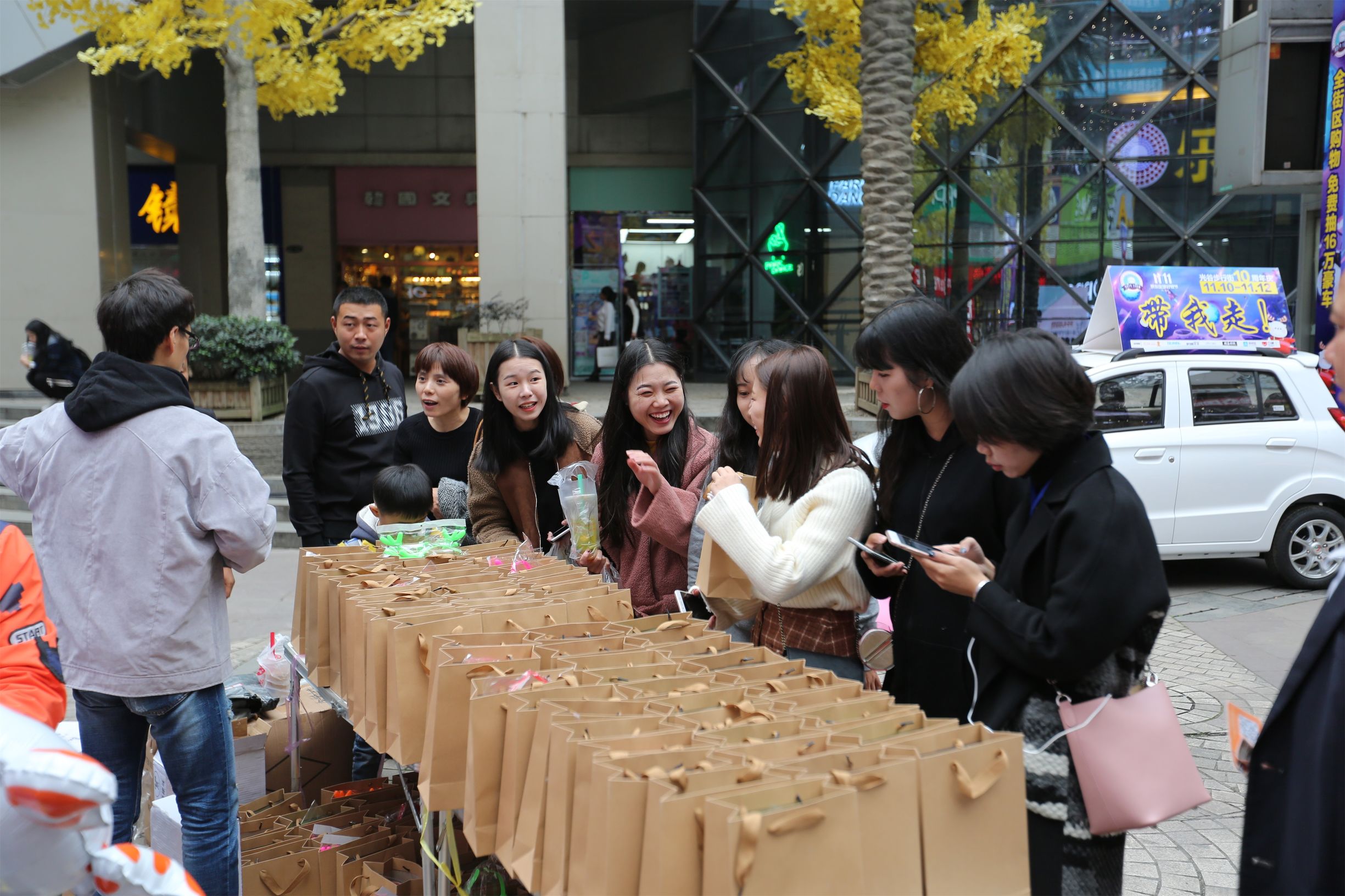 光谷步行街十年新变化,2019光谷步行街活动