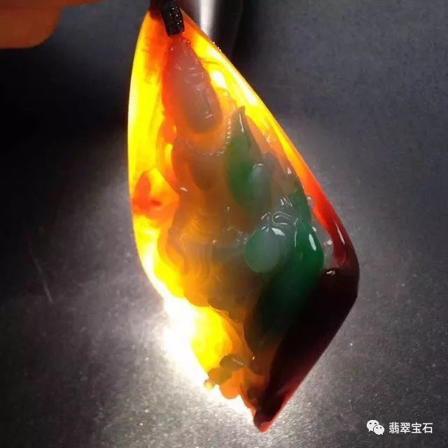 翡翠独特料,探寻糯种带点绿翡翠的独特魅力