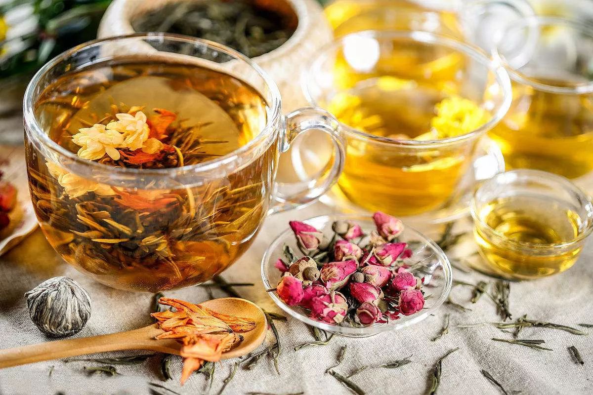 饮茶补一冬,来年无病恙