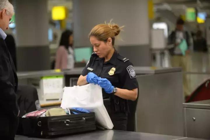 美国入境审查,白宫提出监管规则