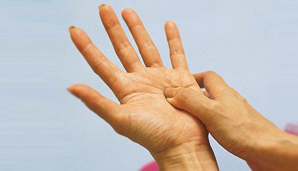 频繁手麻是什么原因和征兆,总是手麻胳膊麻是怎么回事