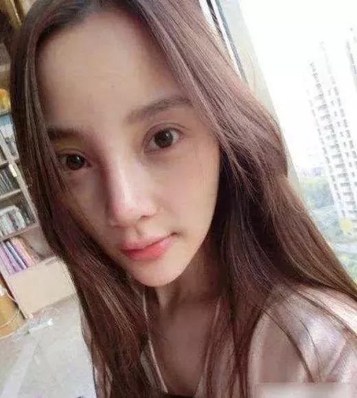 孙怡素颜被吐槽没有董子健白 (李沁的素颜和孙怡的素颜)