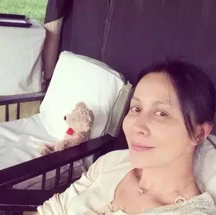 孙怡素颜被吐槽没有董子健白 (李沁的素颜和孙怡的素颜)