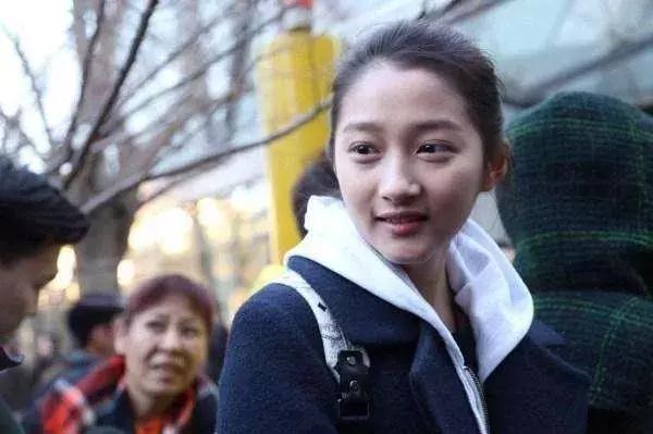 孙怡素颜被吐槽没有董子健白 (李沁的素颜和孙怡的素颜)