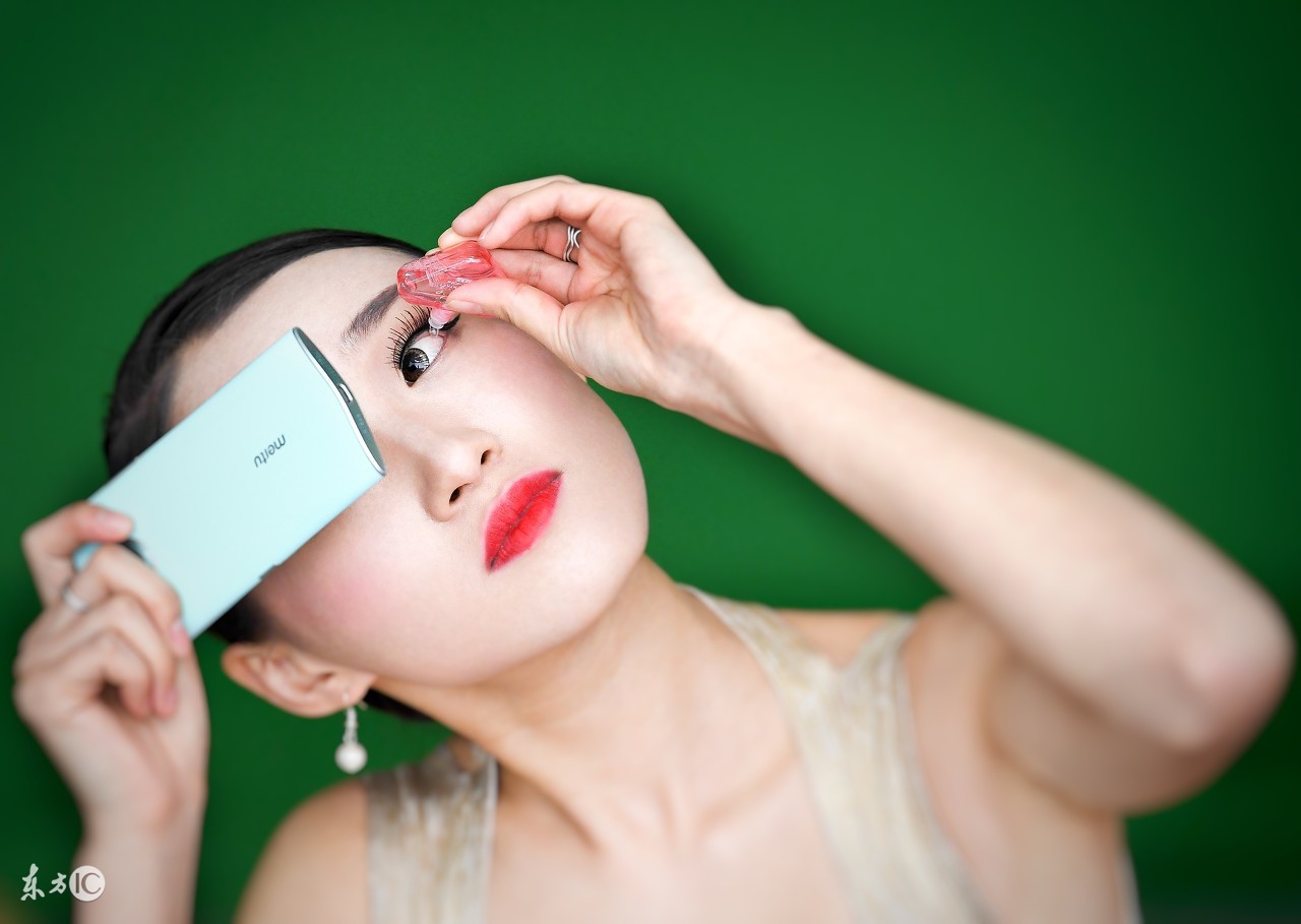 戴美瞳的时候眼睛干涩怎么办,戴美瞳了眼睛模糊用什么眼药水