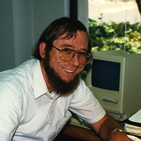 PPT起源故事:令20多岁的乔布斯痴迷,美国发动战争的辩护工具