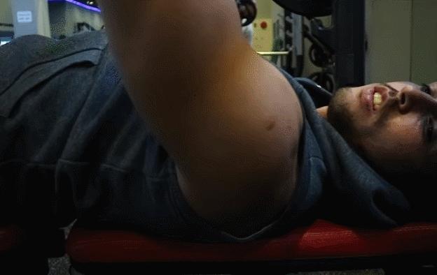 纠正胸往前倾,纠正左右胸肌不一致的动作