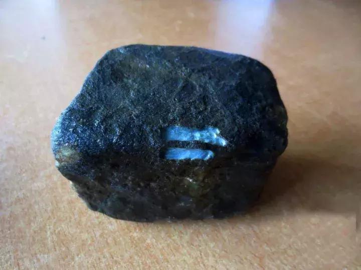 翡翠赌石的12种玩法图片,莫湾基翡翠原石赌石要诀