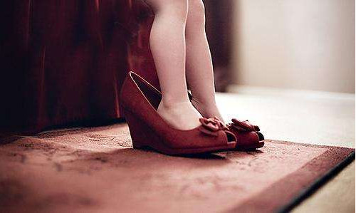 一岁多的宝宝走路像o型腿怎么办,宝宝有点o型腿怎么纠正