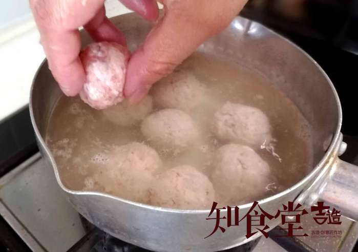 在家做纯手工肉丸怎么才能有弹性,搞懂了七个烹饪原理