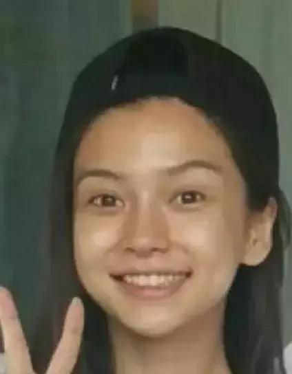 孙怡素颜被吐槽没有董子健白 (李沁的素颜和孙怡的素颜)