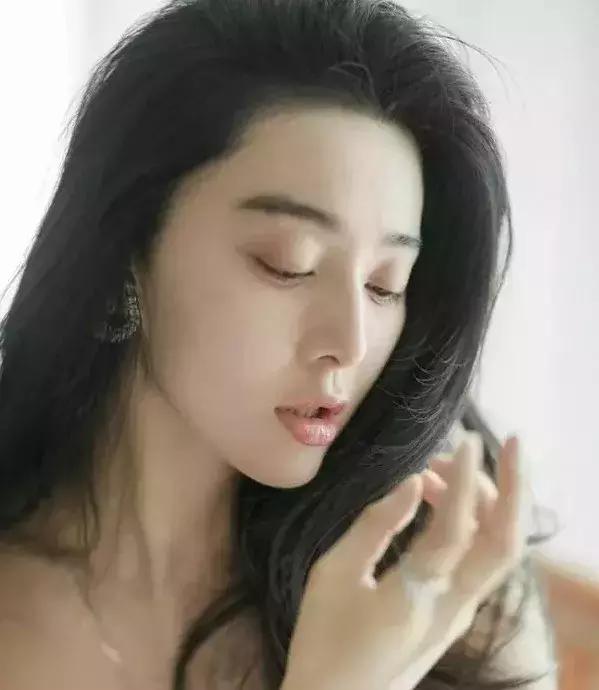 孙怡素颜被吐槽没有董子健白 (李沁的素颜和孙怡的素颜)