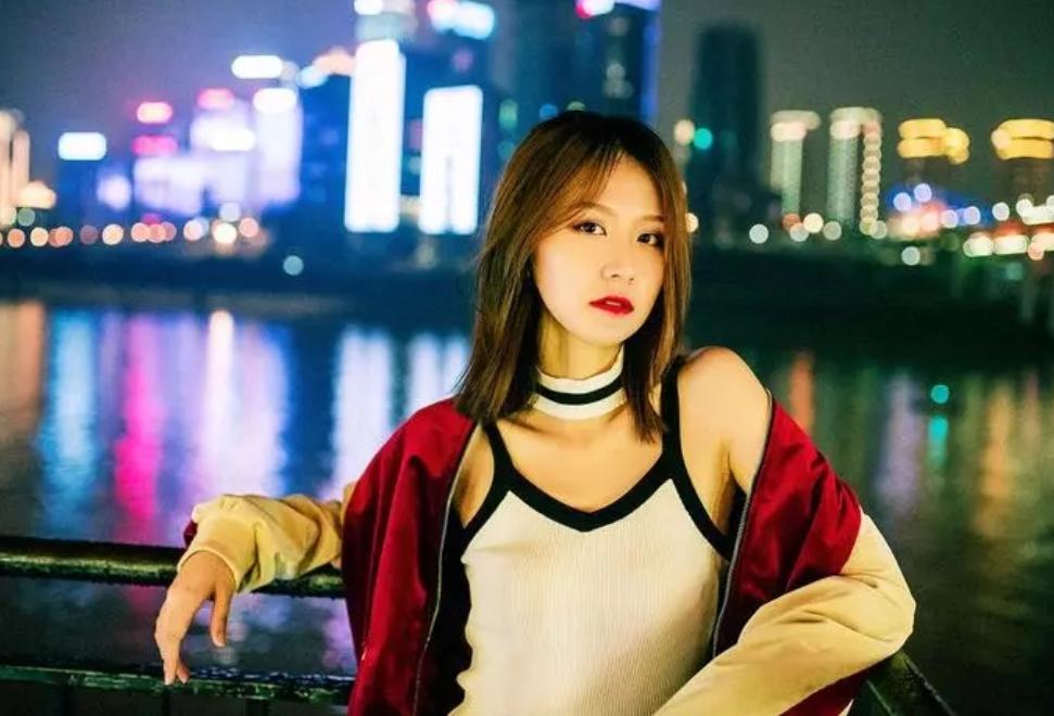 一个女孩主动加你微信聊天纪录,主动加微信的妹子