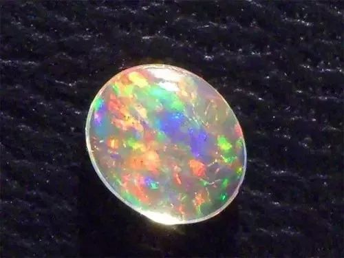 玉天下珠宝橱窗,玉天下