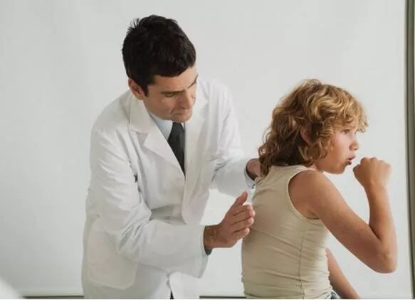 宝宝咳嗽应该怎么办才容易好,小孩咳嗽两天症状未减轻