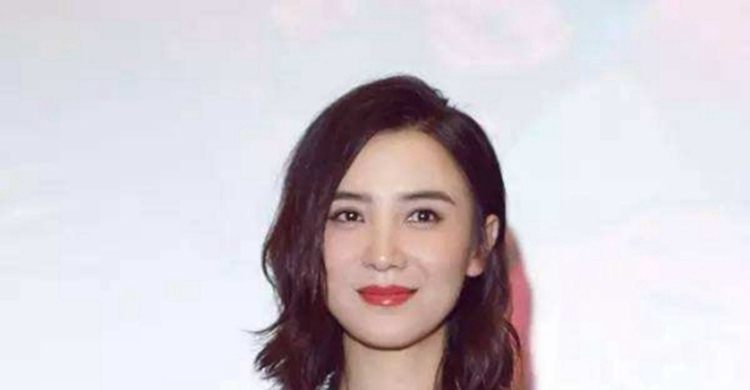 脸大的女生比较适合什么发型,脸大的女生适合什么发型别太短