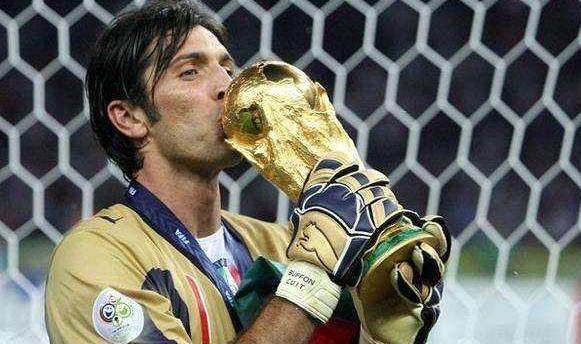 布冯结束20年国家队生涯,布冯告别30年职业生涯