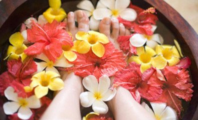 泡脚小技巧小常识视频教程,冬天热水泡脚的正确方法