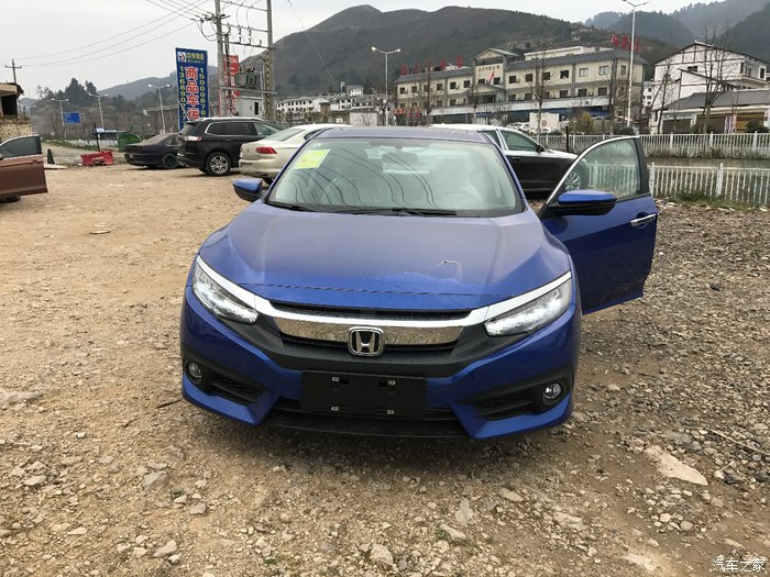 十代思域炫动蓝白色轮毂改装,思域十代炫动蓝内饰