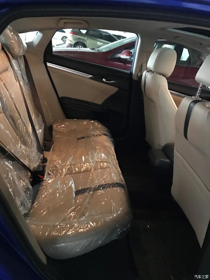 十代思域炫动蓝白色轮毂改装,思域十代炫动蓝内饰