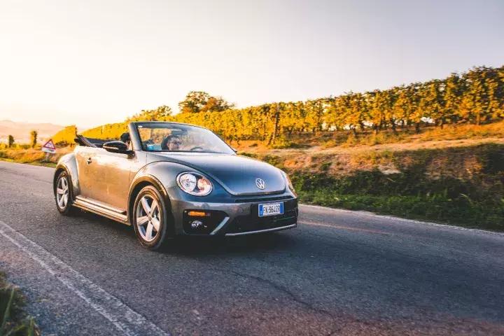 大众甲壳虫敞篷版高速体验,甲壳虫海外版