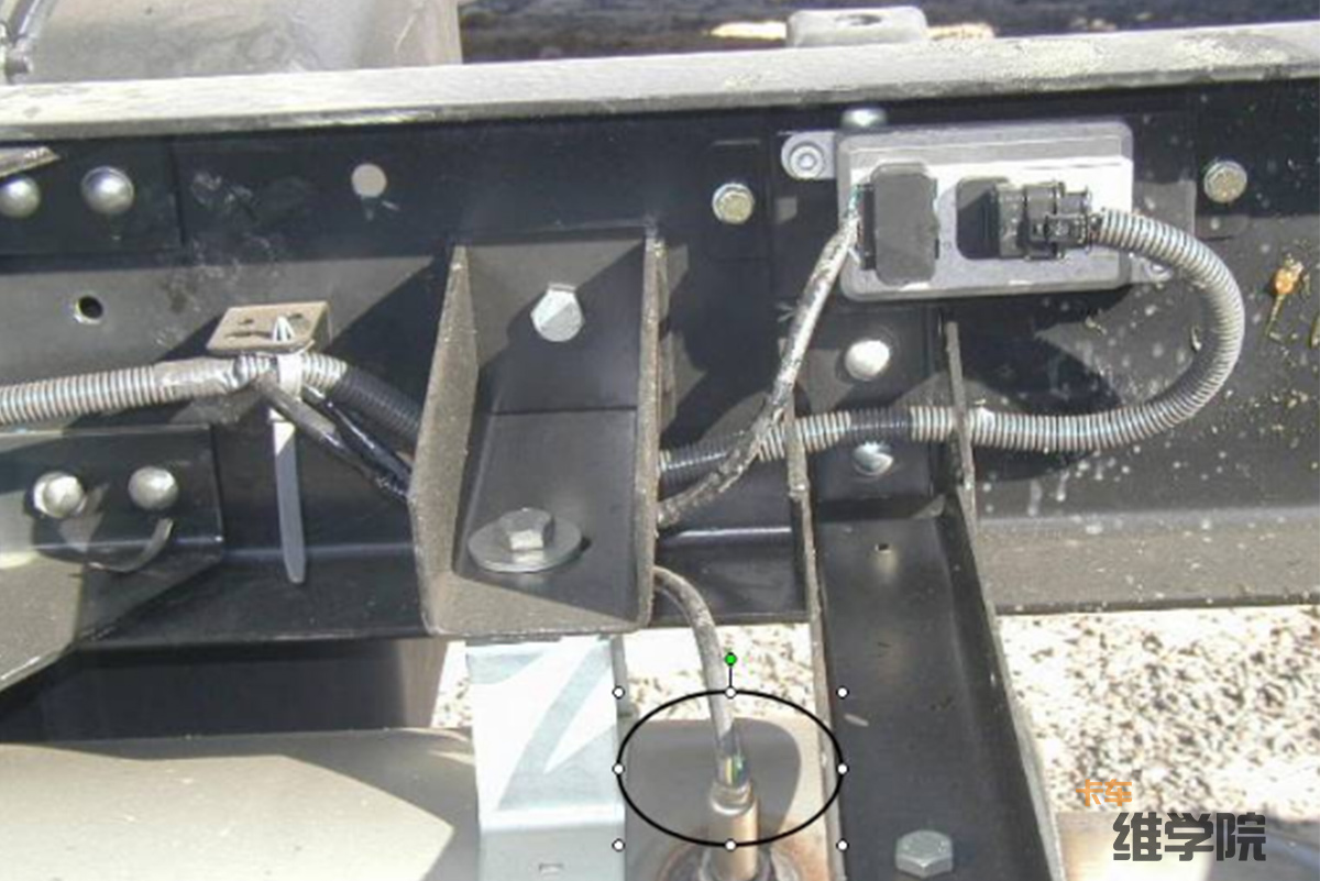 尾气故障灯亮了是汽油的原因,尾气故障灯亮