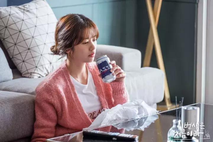 不超过100块钱的平价眼影盘推荐,推荐一款今年超火的眼影盘