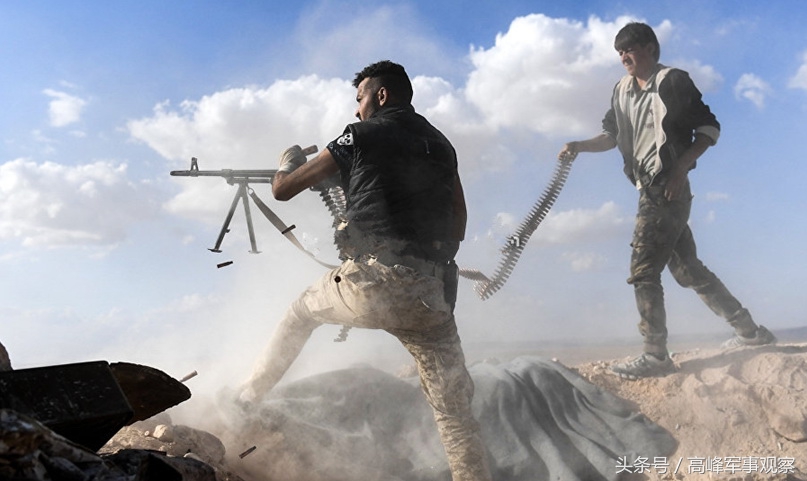 大批IS携带重*器武**公然从卡迈勒出逃,俄叙空军干着急却炸不了