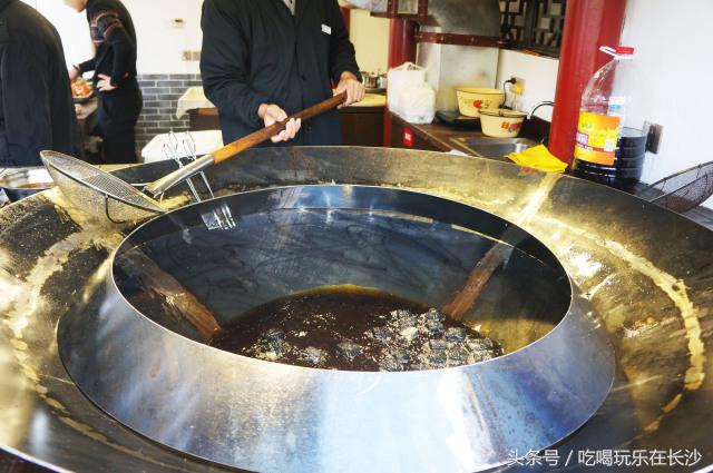 长沙太平街臭豆腐图片,长沙太平街小吃有臭豆腐和排骨