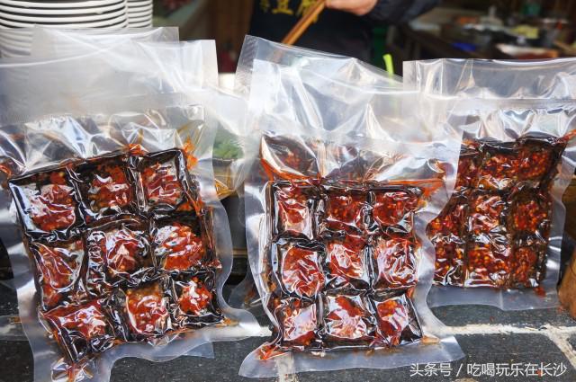 长沙太平街臭豆腐图片,长沙太平街小吃有臭豆腐和排骨