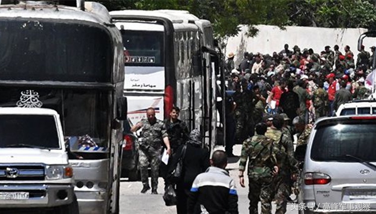 大批IS携带重*器武**公然从卡迈勒出逃,俄叙空军干着急却炸不了