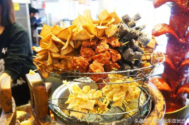 长沙太平街臭豆腐图片,长沙太平街小吃有臭豆腐和排骨