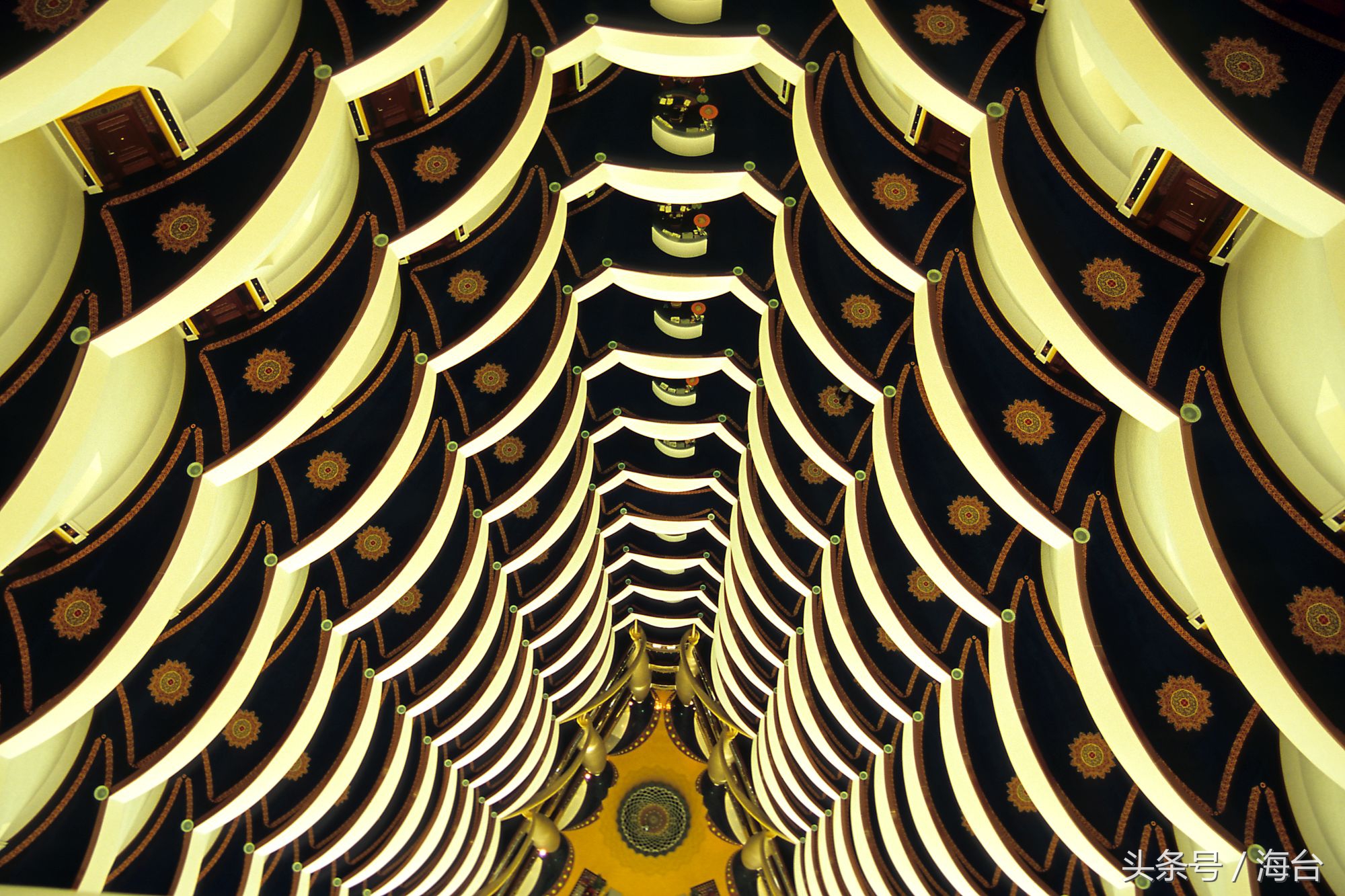 迪拜旅游住哪个酒店最便宜,迪拜顶级酒店体验价格多少