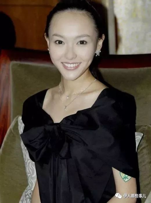 唐嫣衣着宽松引争议,唐嫣气质穿搭