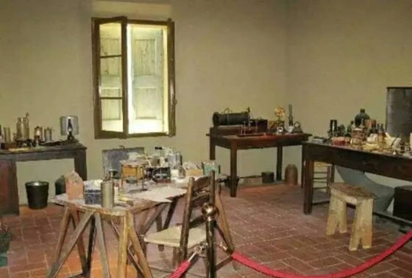 他辍学搞发明被视为技工,年仅20岁便造出第一个获诺奖的工程发明