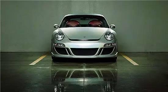 晚上倒车灯太暗,倒车时屁股后面什么都看不见