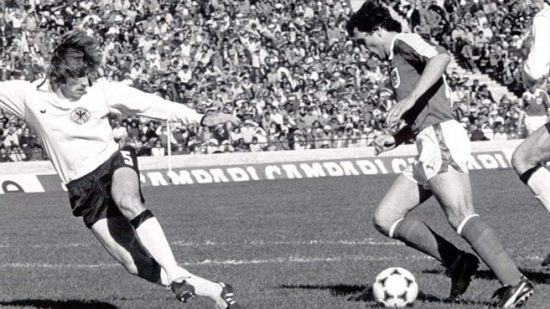 欧冠足球比赛用球,足球历史第一球