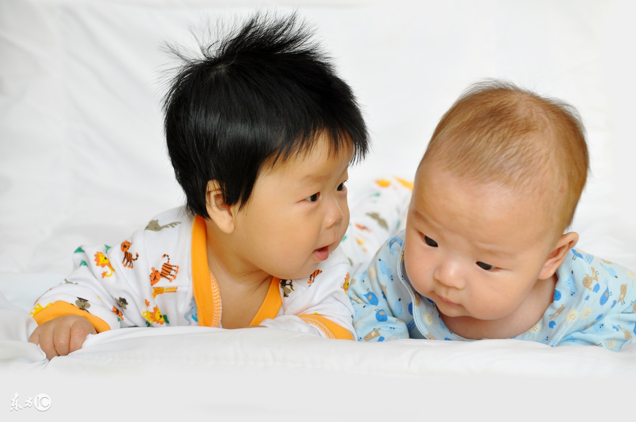 1岁多宝宝总是哼哼唧唧哭闹,两三岁宝宝总是哭闹怎么回事