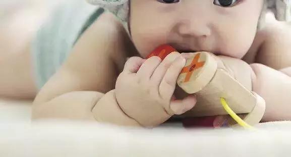 “贵人语迟”吗？孩子咿呀学语时，要注意语言发展的环境和因素