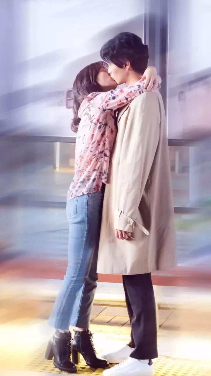 不超过100块钱的平价眼影盘推荐,推荐一款今年超火的眼影盘