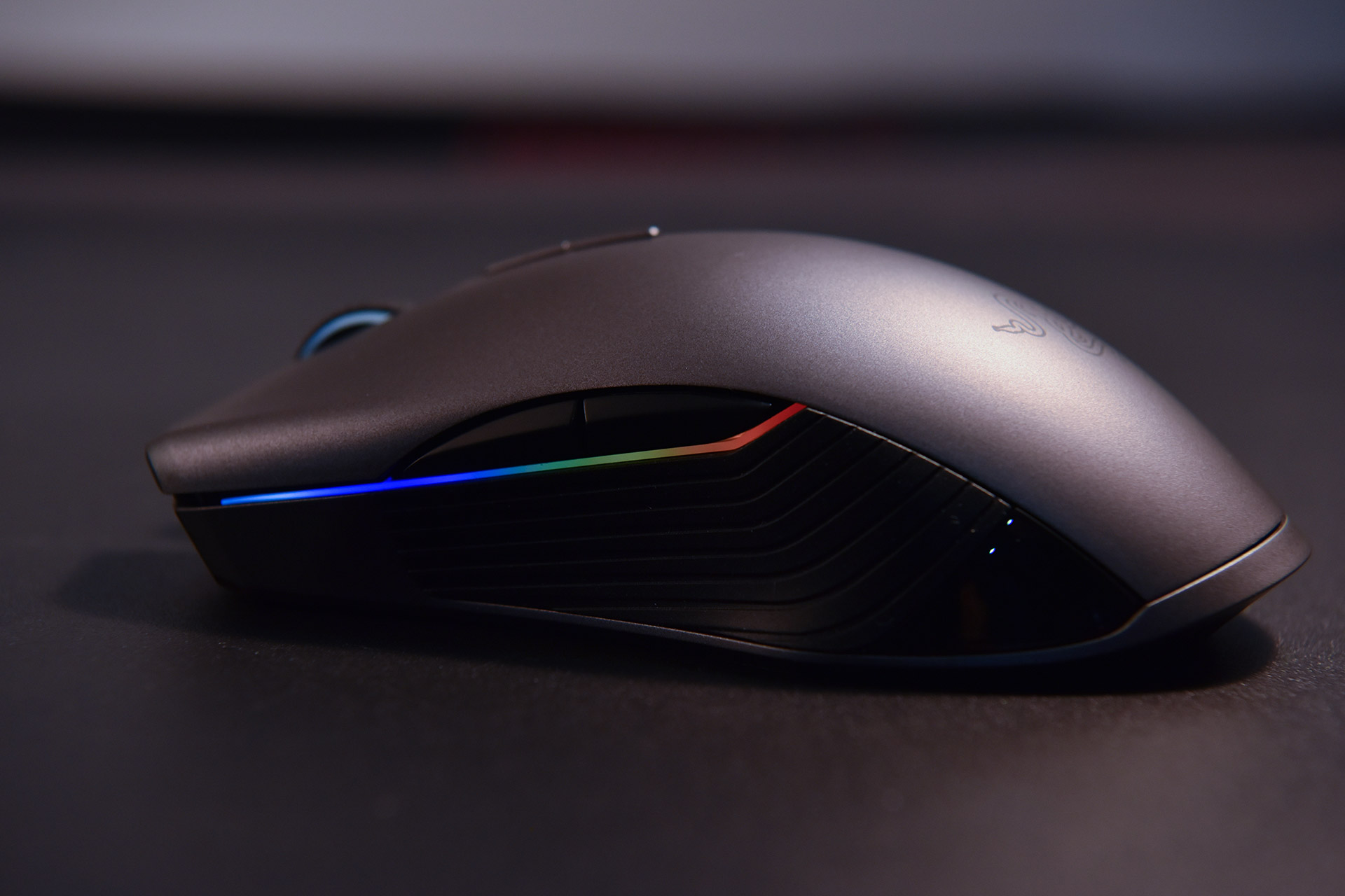 蝰蛇鼠标对称高背,雷蛇蝰蛇手感