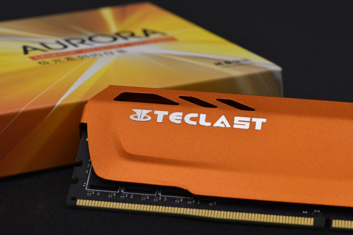 存储大厂刚出内存就发福利，2400就能超3200