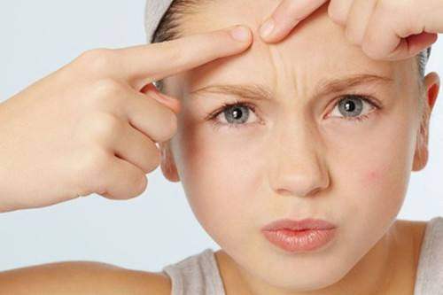 痘痘的治疗和症状有哪些呢,治疗痘痘和疮的药膏有哪些