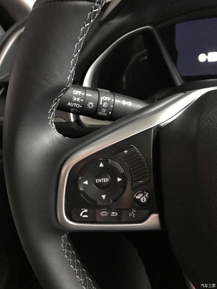 十代思域炫动蓝白色轮毂改装,思域十代炫动蓝内饰