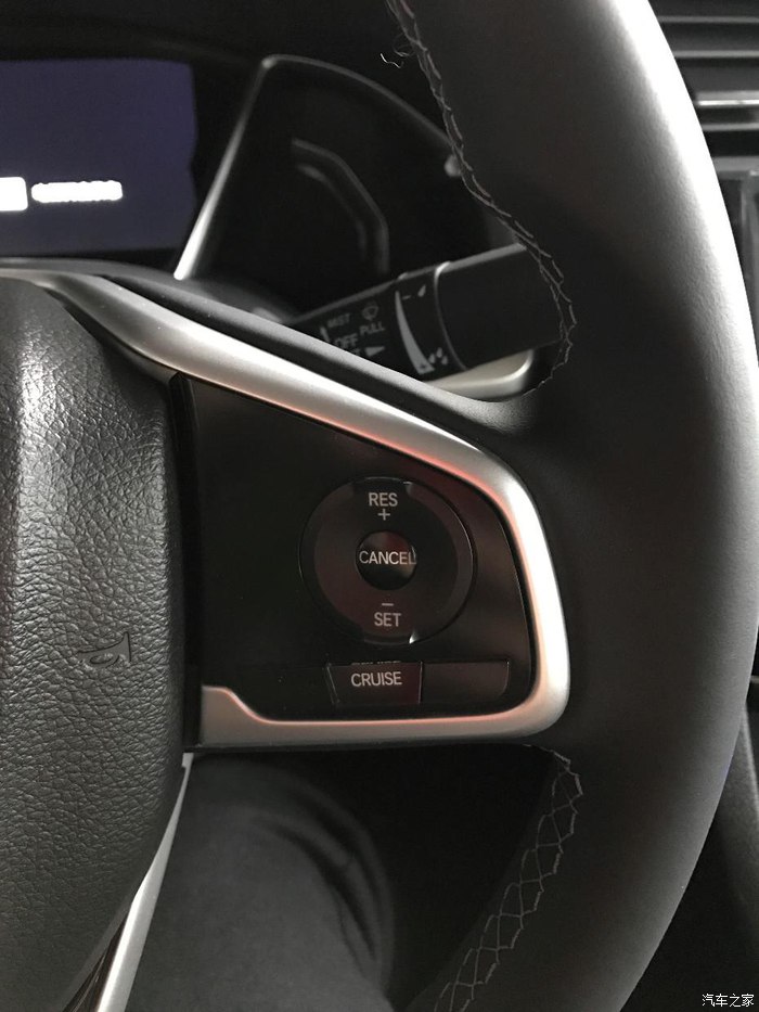 十代思域炫动蓝白色轮毂改装,思域十代炫动蓝内饰